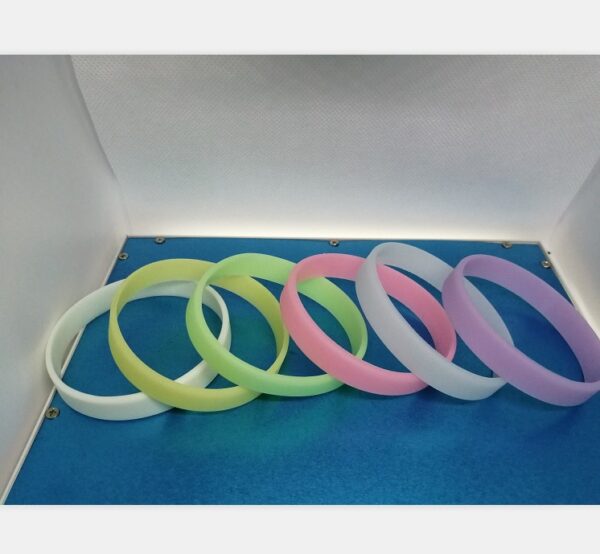 glow in dark wristbands