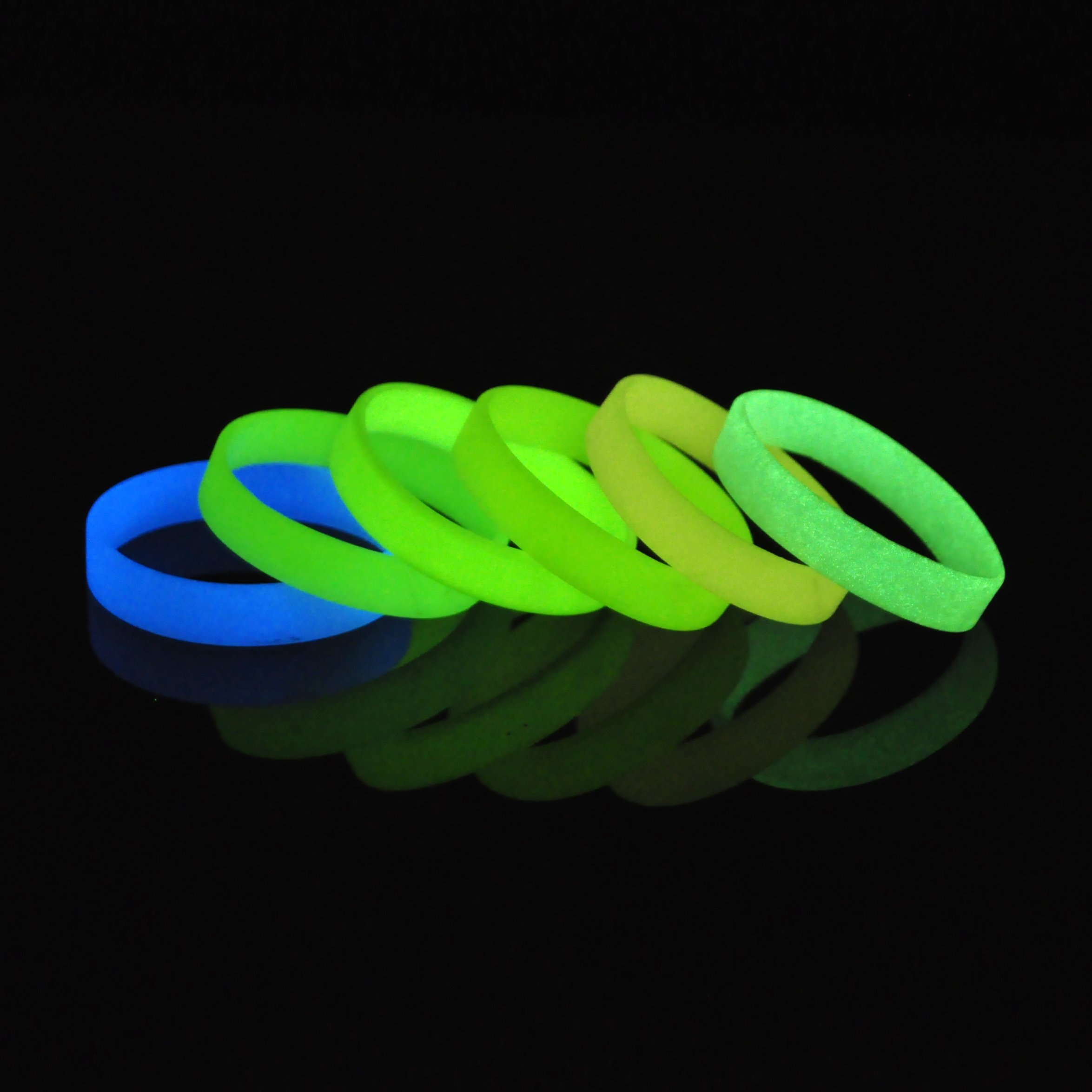 glow in dark wristbands